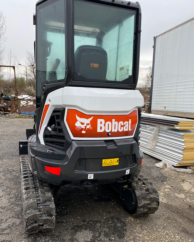 Bobcat E27 mini forgókotró hátulról